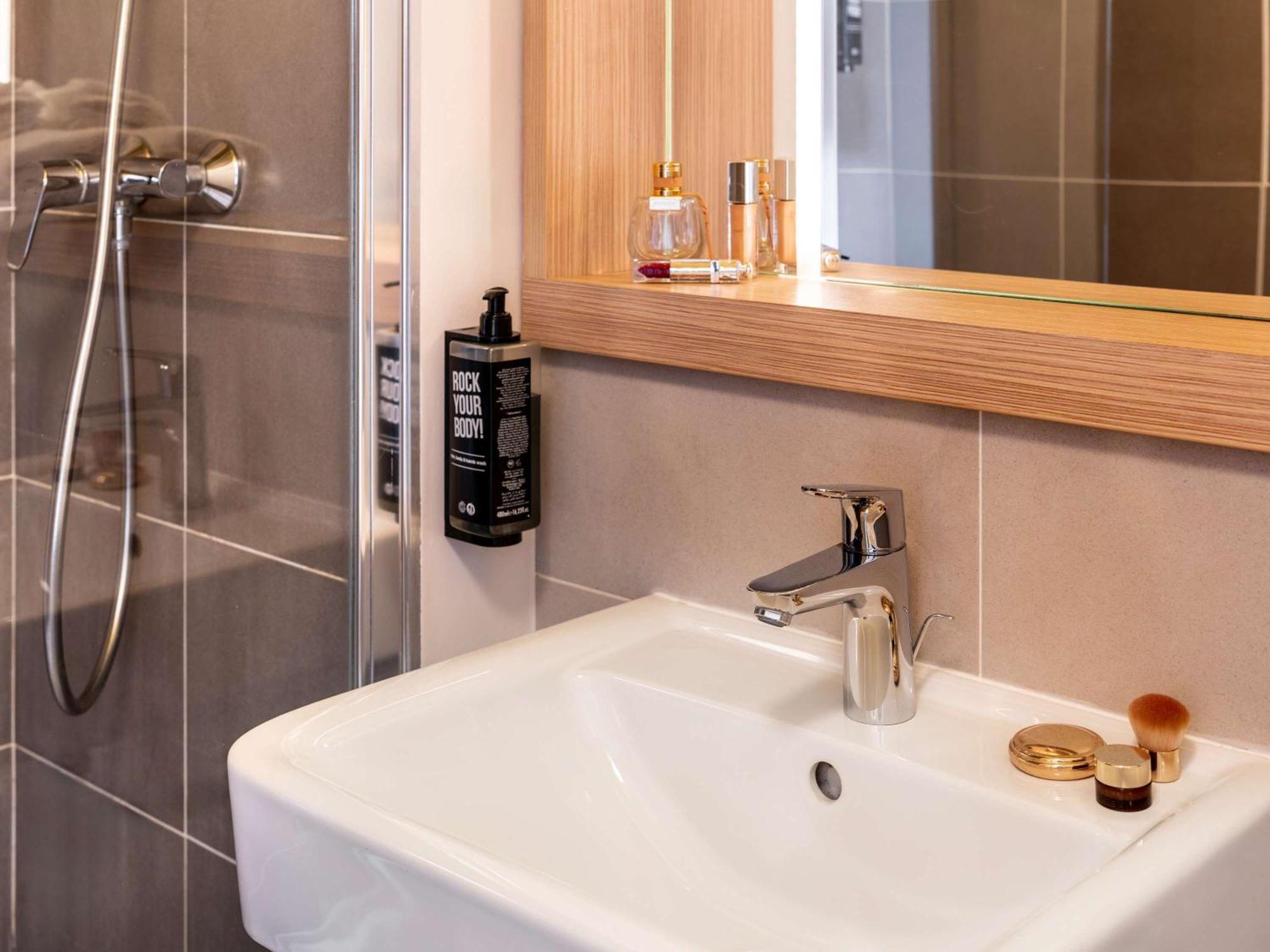 Ibis Styles Prevessin Geneve Aeroport Hotell Exteriör bild